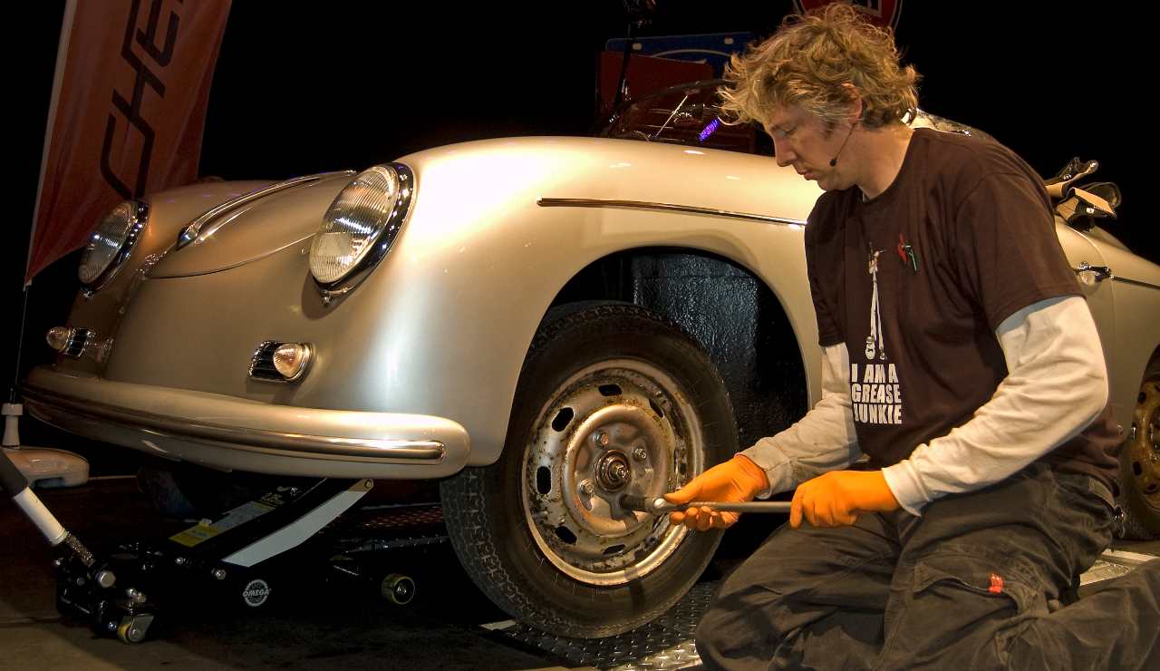 Comprare Le Auto Di Affari A Quattro Ruote