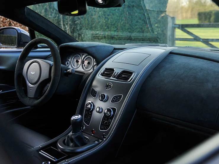Aston Martin Vantage GT8 