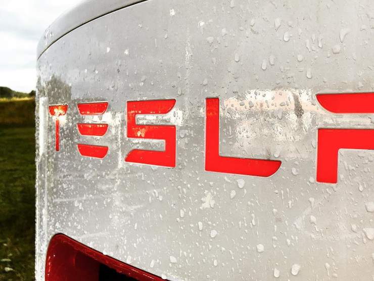 Incidente Tesla guida autonoma Elon Musk