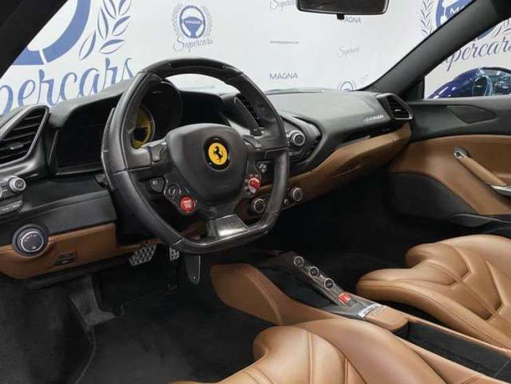 Ferrari 488 GTB (AutoScout 24) interni