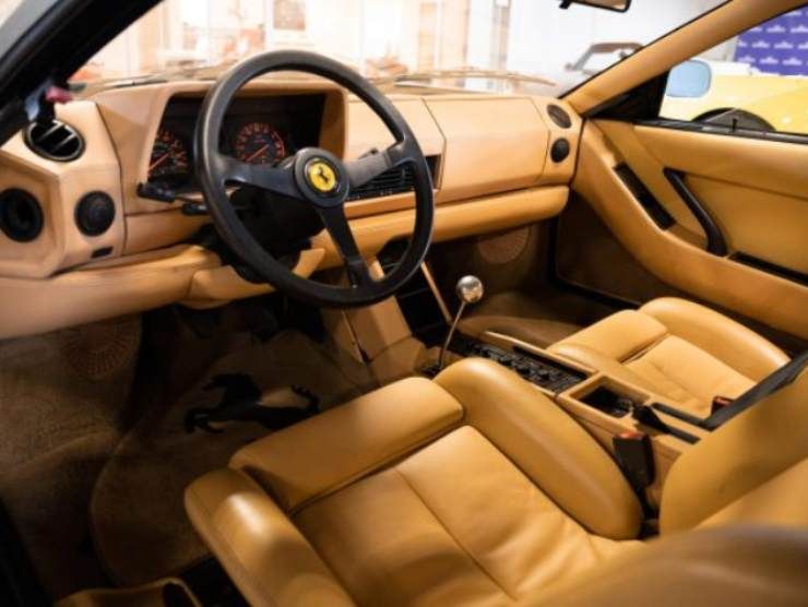 Ferrari Testarossa (Bring a trailer) interni