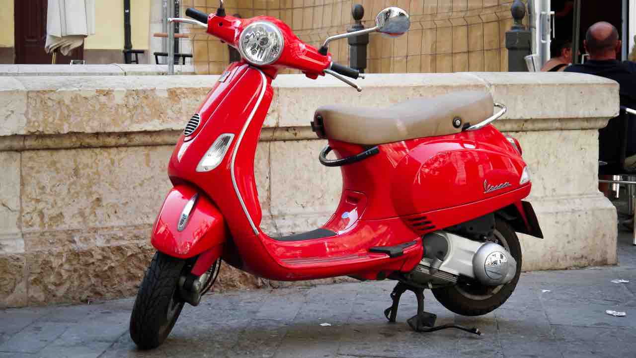 Quale Vespa preferite? Vecchio o nuovo modello? Tutte e due costano