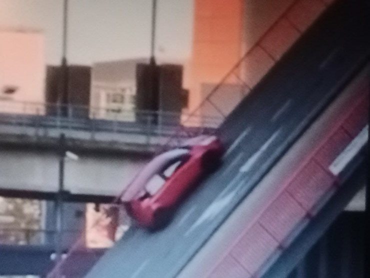 Incidenti stradali Belgio ponte Nissan video