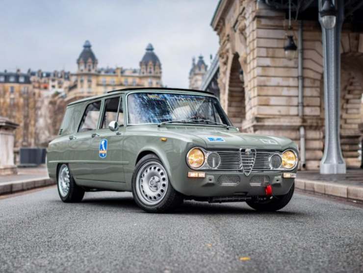 Alfa Romeo Giulia 1972 polizia stradale restauro