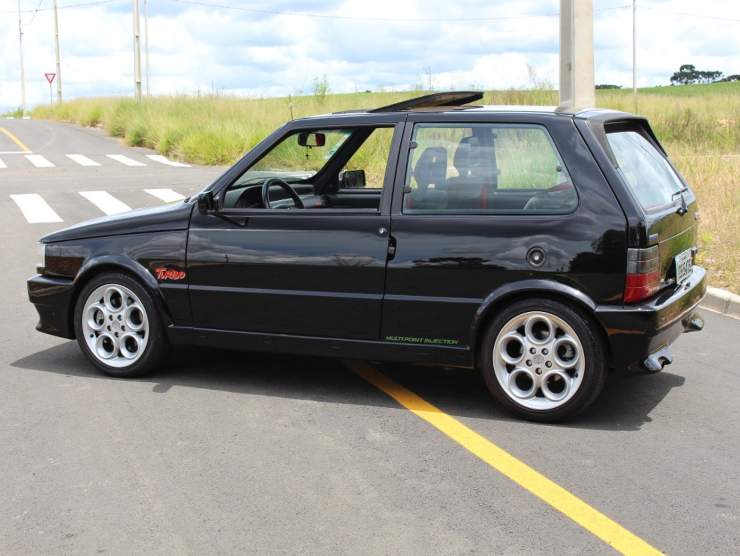 Fiat Uno Turbo "All Black" (Flatout)