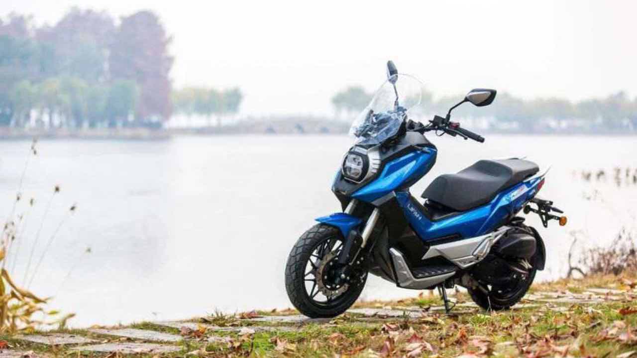 Arriva dalla Cina la "copia" dello scooter Honda ADV Il prezzo? Meno