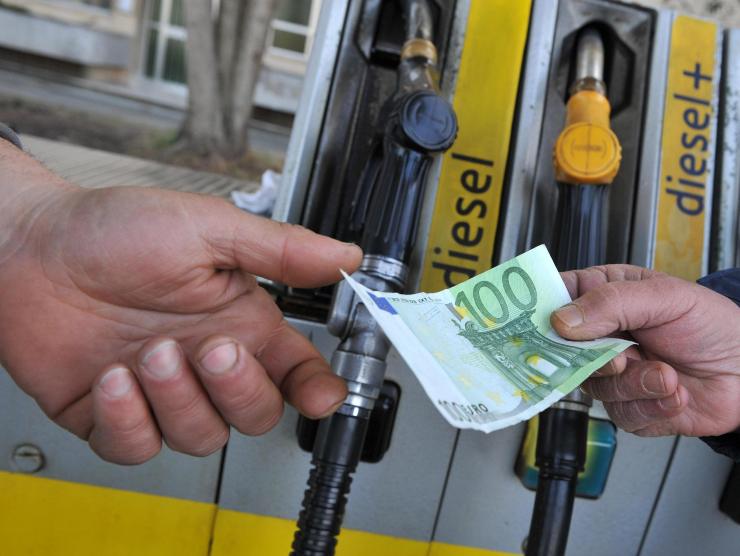 Prezzo carburante aumentato (Web source)