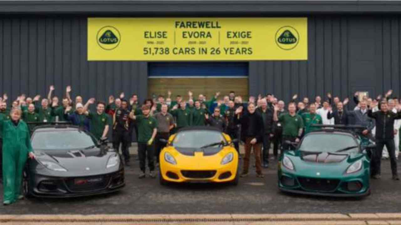 Lotus dice addio al 2021 così (Hotcars)