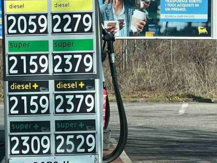 Benzina prezzi alle stelle (web source)
