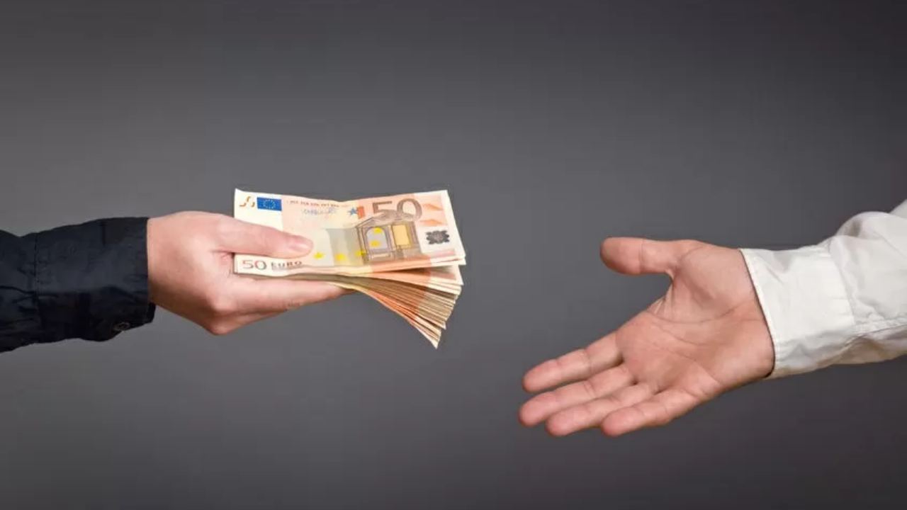 Bonus Italia cinquanta euro al mese (Web source) 19 aprile 2022 quattromania.it