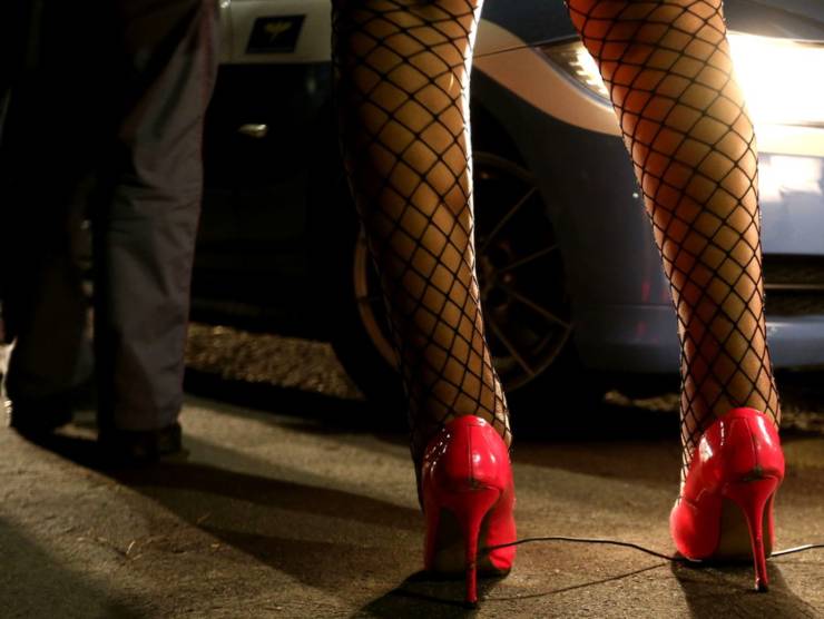 Multa se fai salire in auto una prostituta (Web source) 31 maggio 2022 quattromania.it