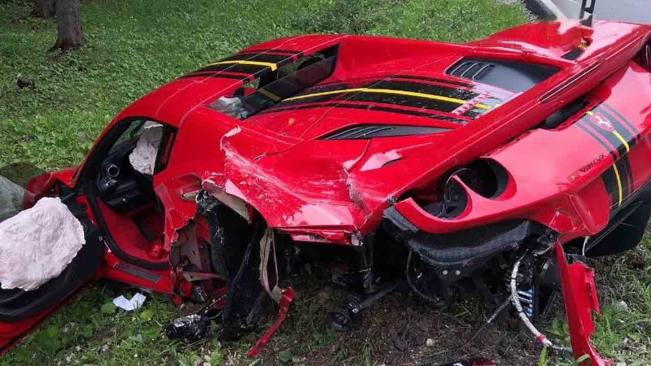 La Ferrari F8 distrutta 