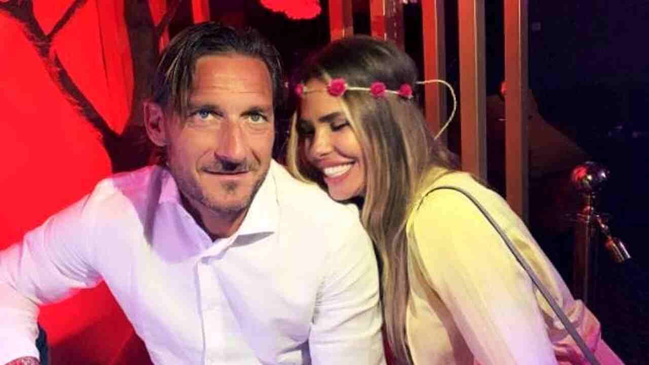 Francesco Totti e Ilary Blasi (web source) 16.7.2022 quattromania