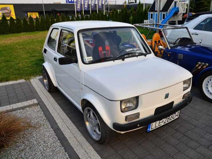 Fiat 126p con motore Honda (olx.pl) 17 agosto 2022 quattromania.it