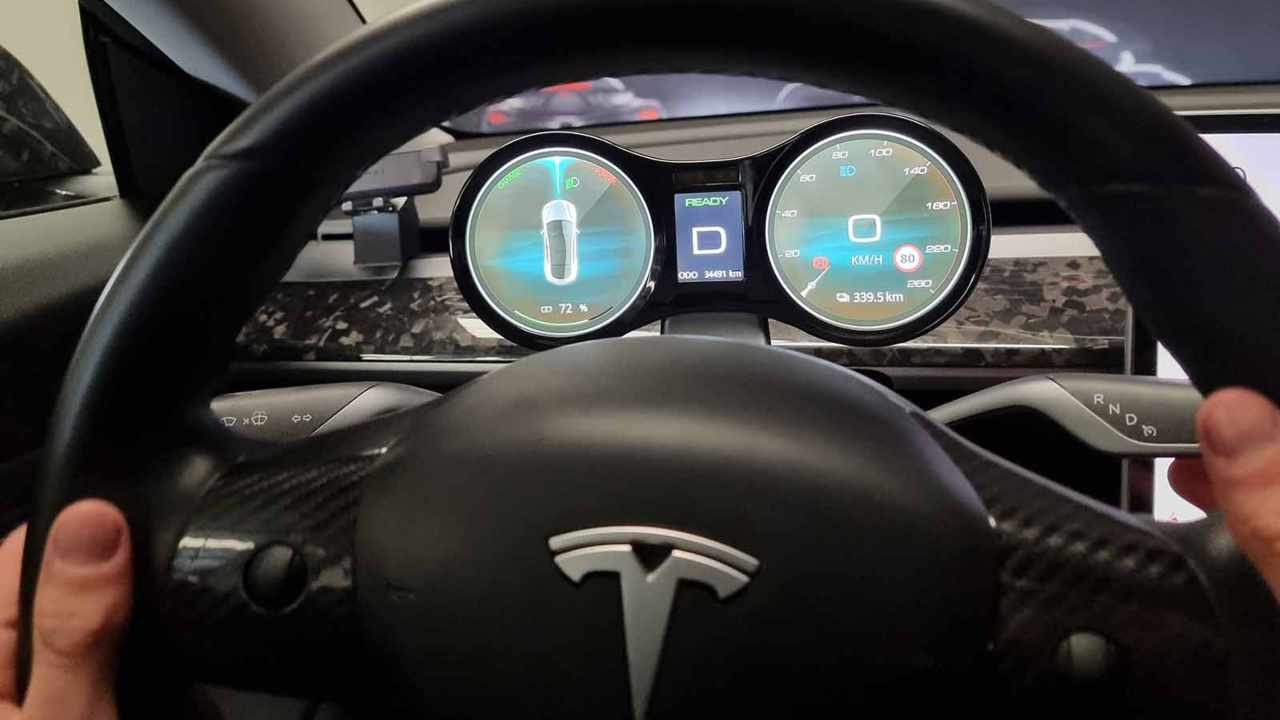 Tesla vista dall'interno