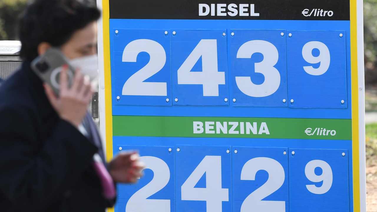 Prezzi in aumento per diesel e benzina