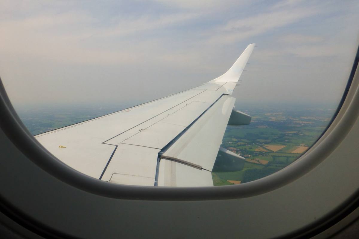 Il finestrino dell'aereo ha una particolarità
