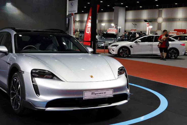 Porsche Taycan flop elettrico