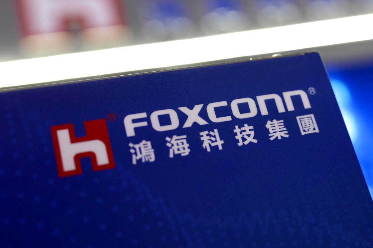 Foxconn promette di credere ancora nell'auto